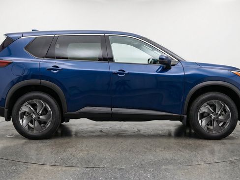 Used 2025 Nissan Rogue SV FWD image 11