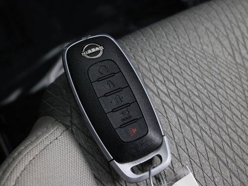 Certified 2025 Nissan Rogue SV image 30