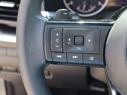 Used 2023 Nissan Rogue SV FWD image 12