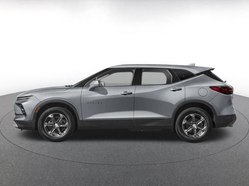 Used 2025 Chevrolet Blazer LT FWD image 3