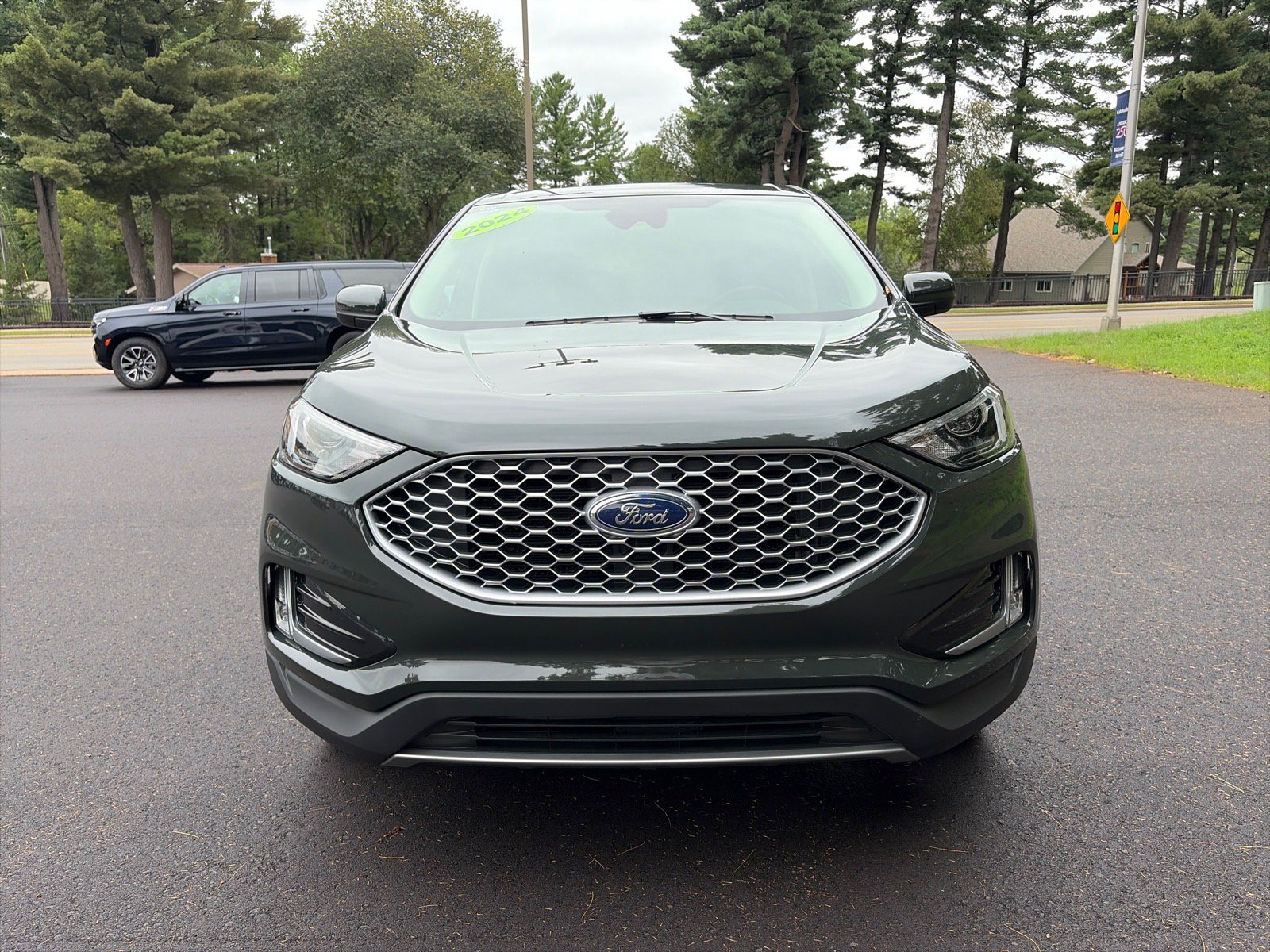 Used 2024 Ford Edge SEL w/ Convenience Package AWD/4WD image 2