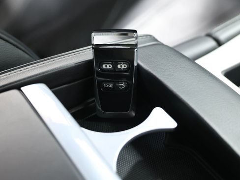 Used 2015 Aston Martin DB9 Carbon Edition Coupe 2D image 5