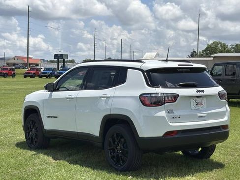 New 2026 Jeep Compass Latitude AWD/4WD image 12
