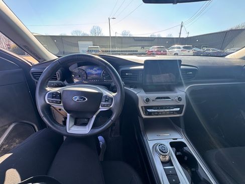 Used 2023 Ford Explorer XLT image 10