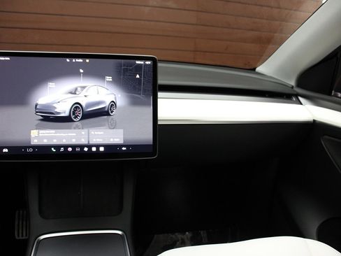 Used 2022 Tesla Model Y Performance image 39