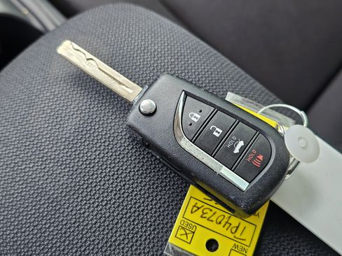 Used 2025 Toyota Corolla LE image 27