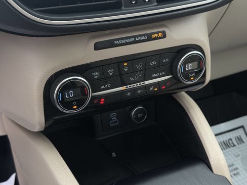 Used 2021 Ford Escape SEL w/ Technology Package AWD/4WD image 22
