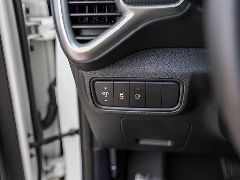 Used 2023 Kia Soul LX w/ LX Technology Package FWD image 18