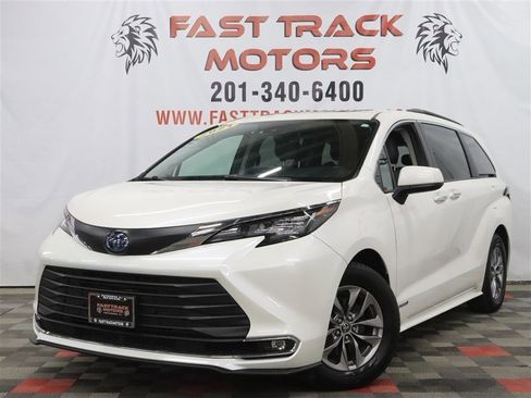 Used 2021 Toyota Sienna XLE w/ XLE Plus Package AWD/4WD image 1