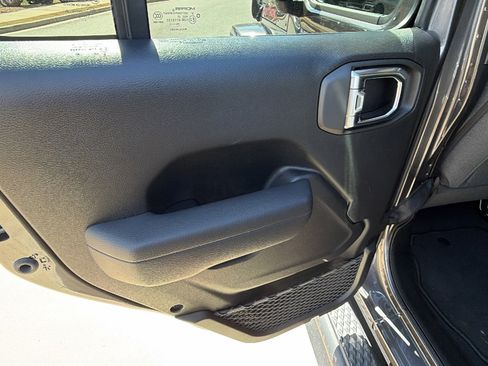 Used 2025 Jeep Gladiator Sport image 22