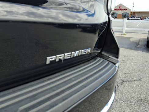 Used 2024 Chevrolet Suburban Premier w/ Premium Package AWD/4WD image 31