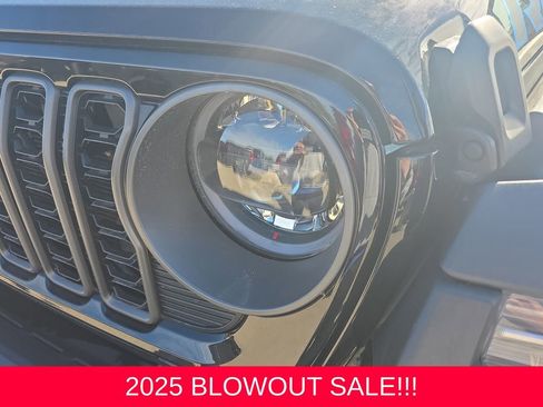 New 2025 Jeep Wrangler Unlimited Rubicon 4xe w/ Technology Group AWD/4WD image 30