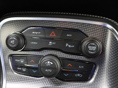 Used 2015 Dodge Challenger SRT Hellcat image 39
