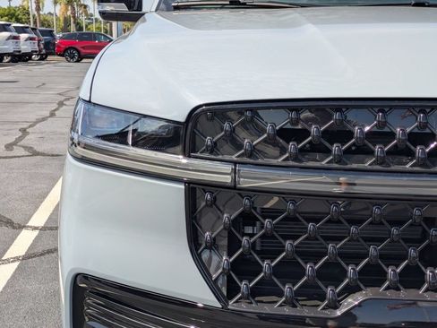 New 2027 Lincoln Navigator Reserve w/ Jet Appearance Package AWD/4WD image 10