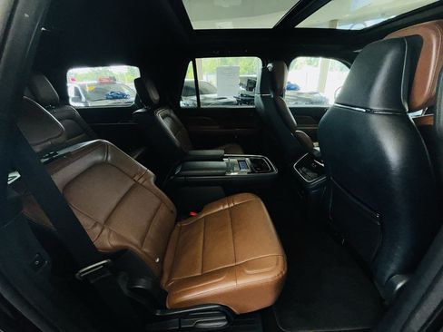Used 2023 Lincoln Navigator Reserve w/ Monochromatic Package AWD/4WD image 38