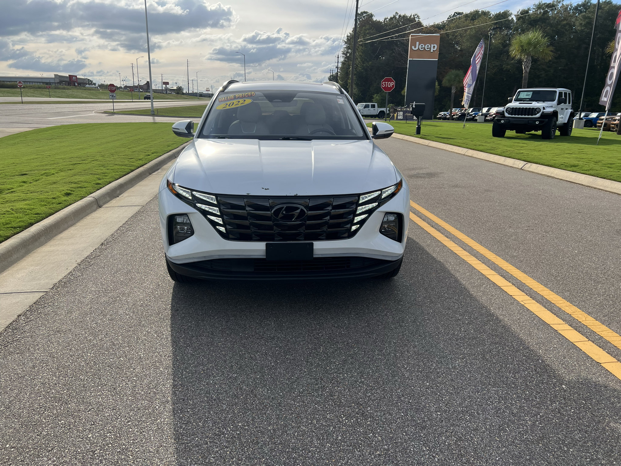 Used 2022 Hyundai Tucson SEL w/ Convenience + Premium Package FWD image 2