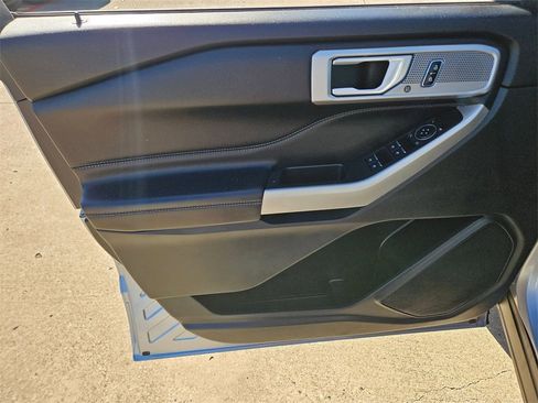 Used 2023 Ford Explorer Limited image 14