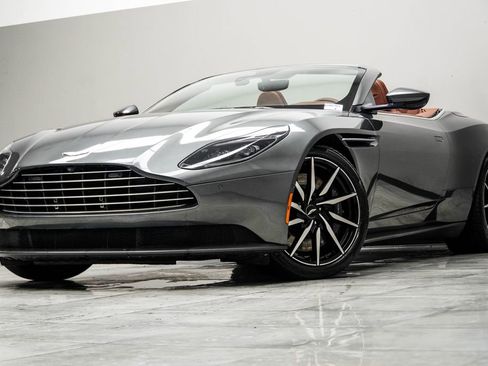 Used 2019 Aston Martin DB11 Volante RWD image 8
