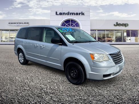 Used 2009 Chrysler Town & Country LX image 1
