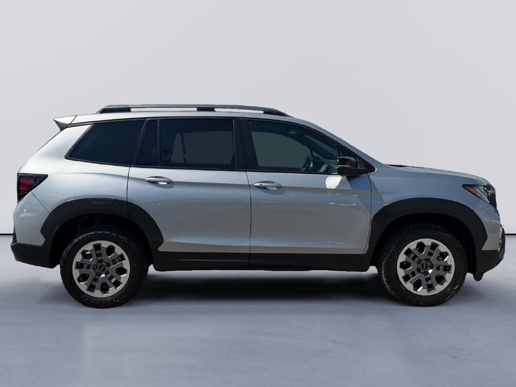Used 2025 Honda Passport TrailSport image 2