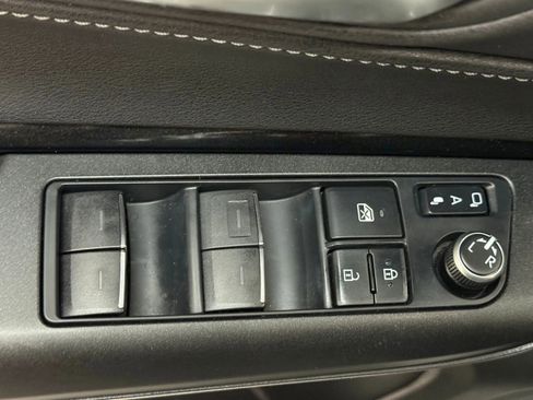 Used 2021 Toyota Venza LE AWD/4WD image 27
