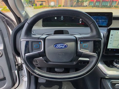 Used 2025 Ford Expedition Max Platinum AWD/4WD image 23