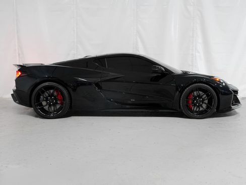 Used 2025 Chevrolet Corvette Z06 RWD image 7