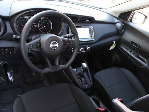 Certified 2025 Nissan Kicks Play S FWD image 5