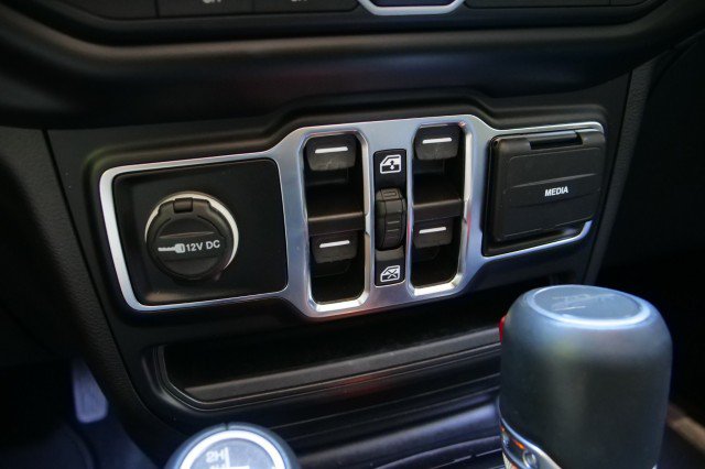 Used 2022 Jeep Gladiator Overland w/ Popular Equipment Package AWD/4WD image 15