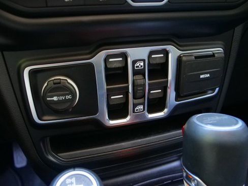 Used 2022 Jeep Gladiator Overland w/ Popular Equipment Package AWD/4WD image 15