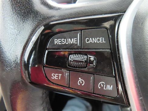 Used 2021 BMW 540i w/ Executive Package image 25