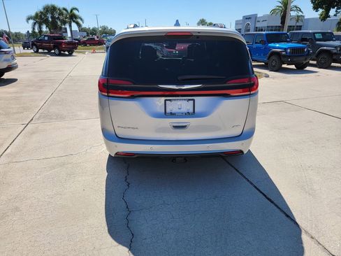 Used 2022 Chrysler Pacifica Pinnacle AWD/4WD image 3