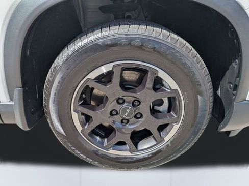 Used 2025 Honda Pilot EX-L image 11