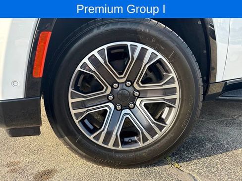 Used 2024 Jeep Wagoneer 2WD w/ Premium Group I image 11