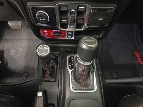 Used 2020 Jeep Gladiator Rubicon AWD/4WD image 27