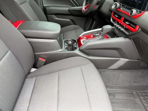 Used 2024 Chevrolet Colorado Trail Boss w/ Technology Package AWD/4WD image 8