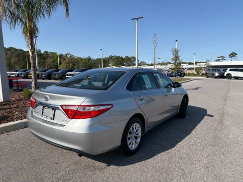 Used 2015 Toyota Camry LE image 7