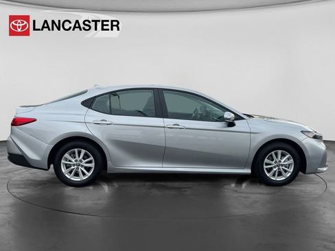 Used 2025 Toyota Camry LE image 8