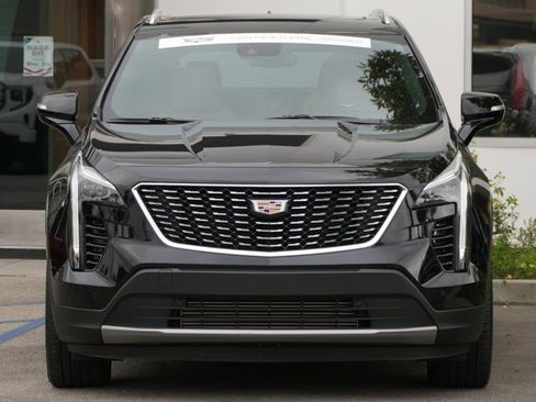 Used 2023 Cadillac XT4 Premium Luxury w/ Technology Package FWD image 11