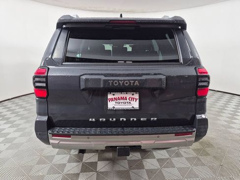 Used 2025 Toyota 4Runner Limited AWD/4WD image 4