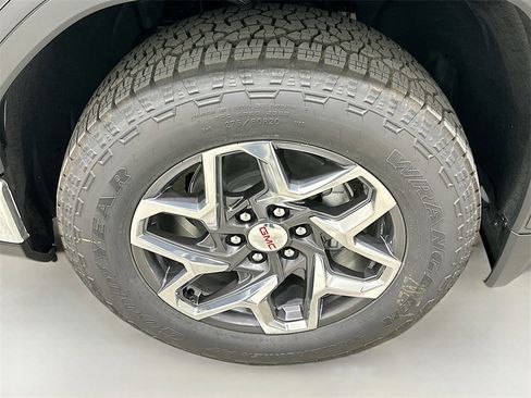 New 2026 GMC Sierra 1500 SLT image 32