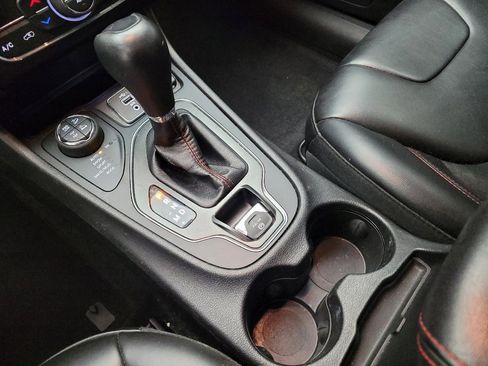 Used 2019 Jeep Cherokee Trailhawk w/ Cold Weather Group image 26