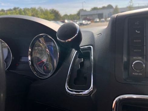 Used 2019 Dodge Grand Caravan SXT FWD image 25