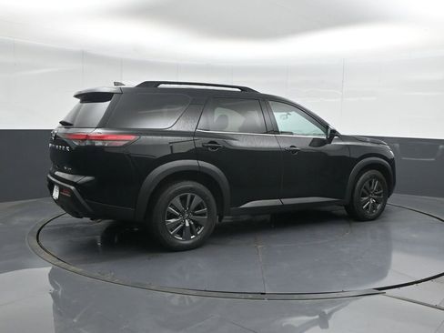 Used 2024 Nissan Pathfinder SV AWD/4WD image 2