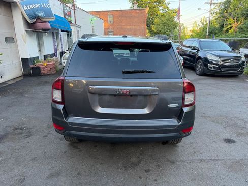 Used 2016 Jeep Compass Latitude FWD image 10