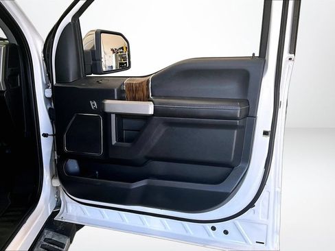 Used 2019 Ford F150 Lariat w/ Equipment Group 502A Luxury AWD/4WD image 26