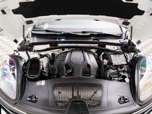 Used 2025 Porsche Macan image 30