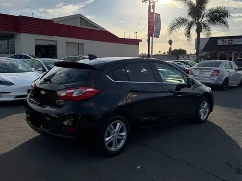 Used 2017 Chevrolet Cruze LT image 5