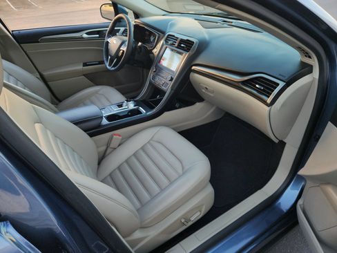 Used 2019 Ford Fusion SEL FWD image 17