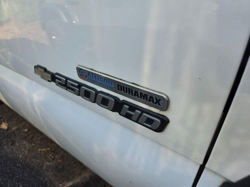 Used 2007 Chevrolet Silverado 2500 W/T w/ Heavy-Duty Power Package AWD/4WD image 5